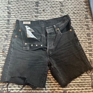 Levi 501 Mid Thigh Short, Lunar Black